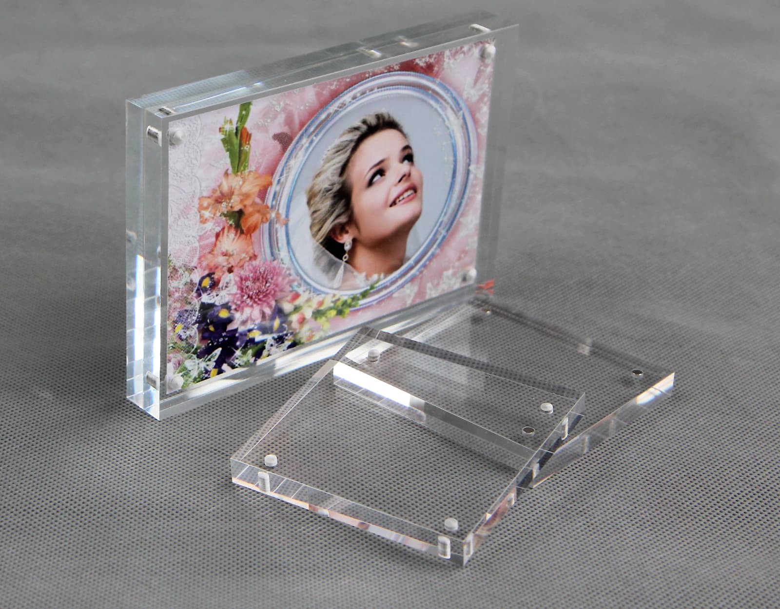 acrylic-picture-frame